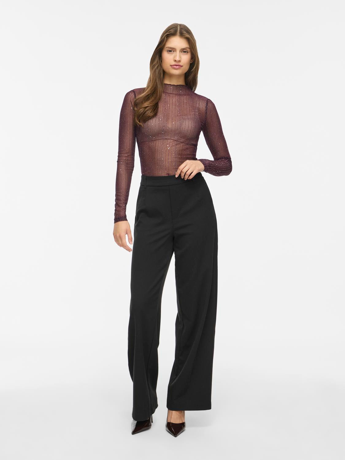 model_shot-front_full