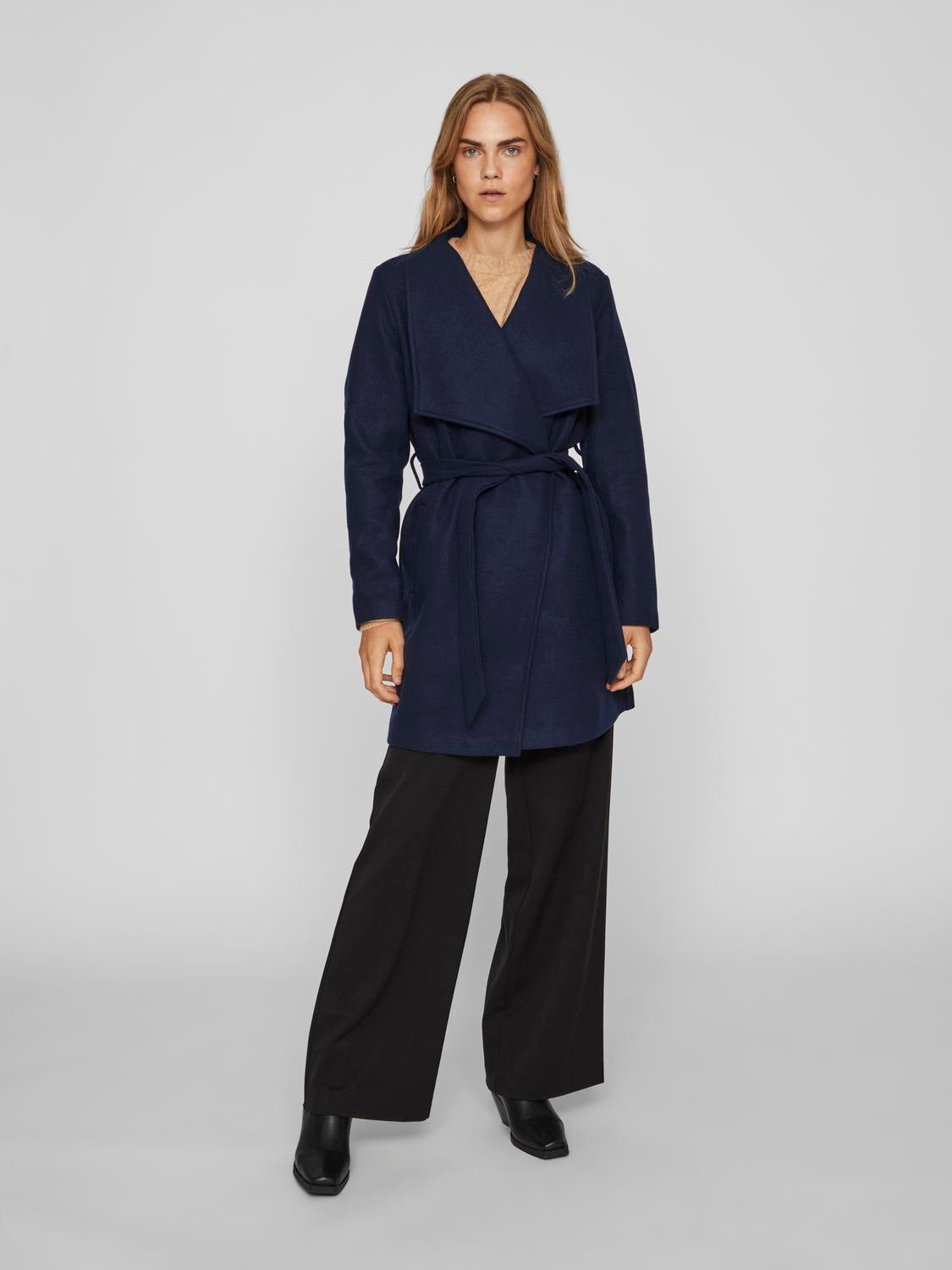 model_shot-front