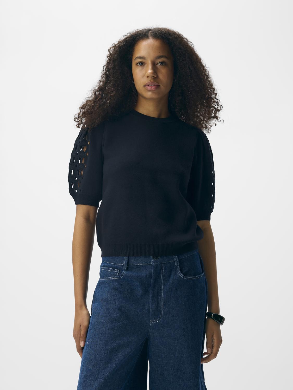 model_shot-front