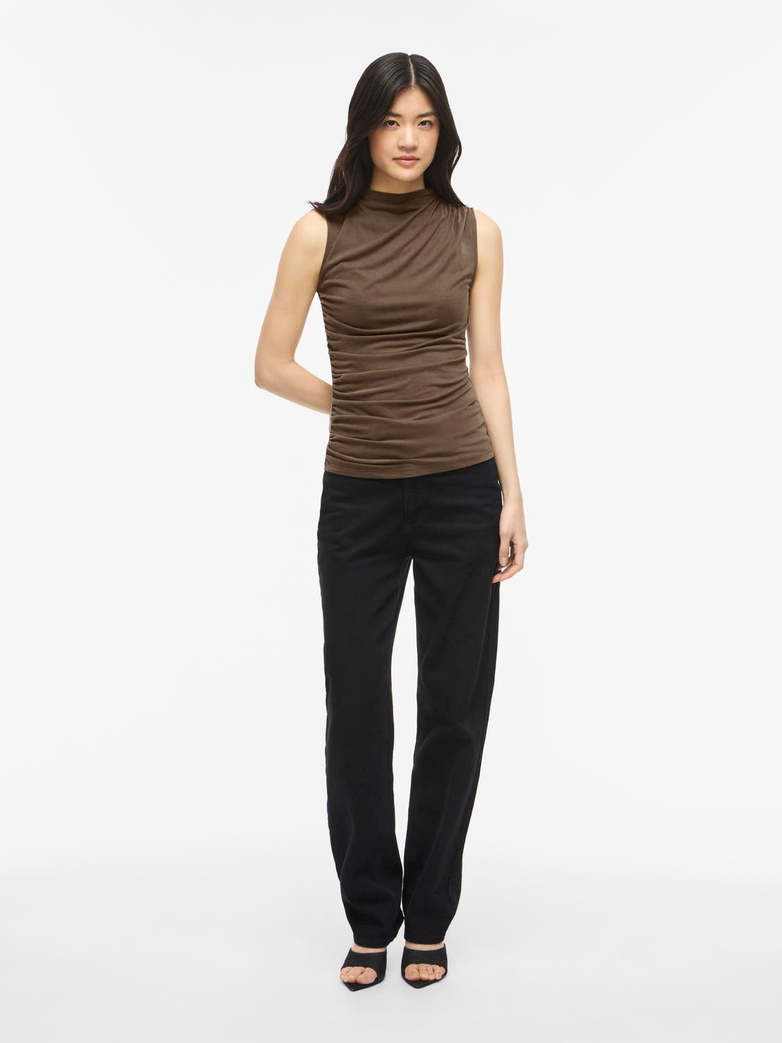 model_shot-front_full