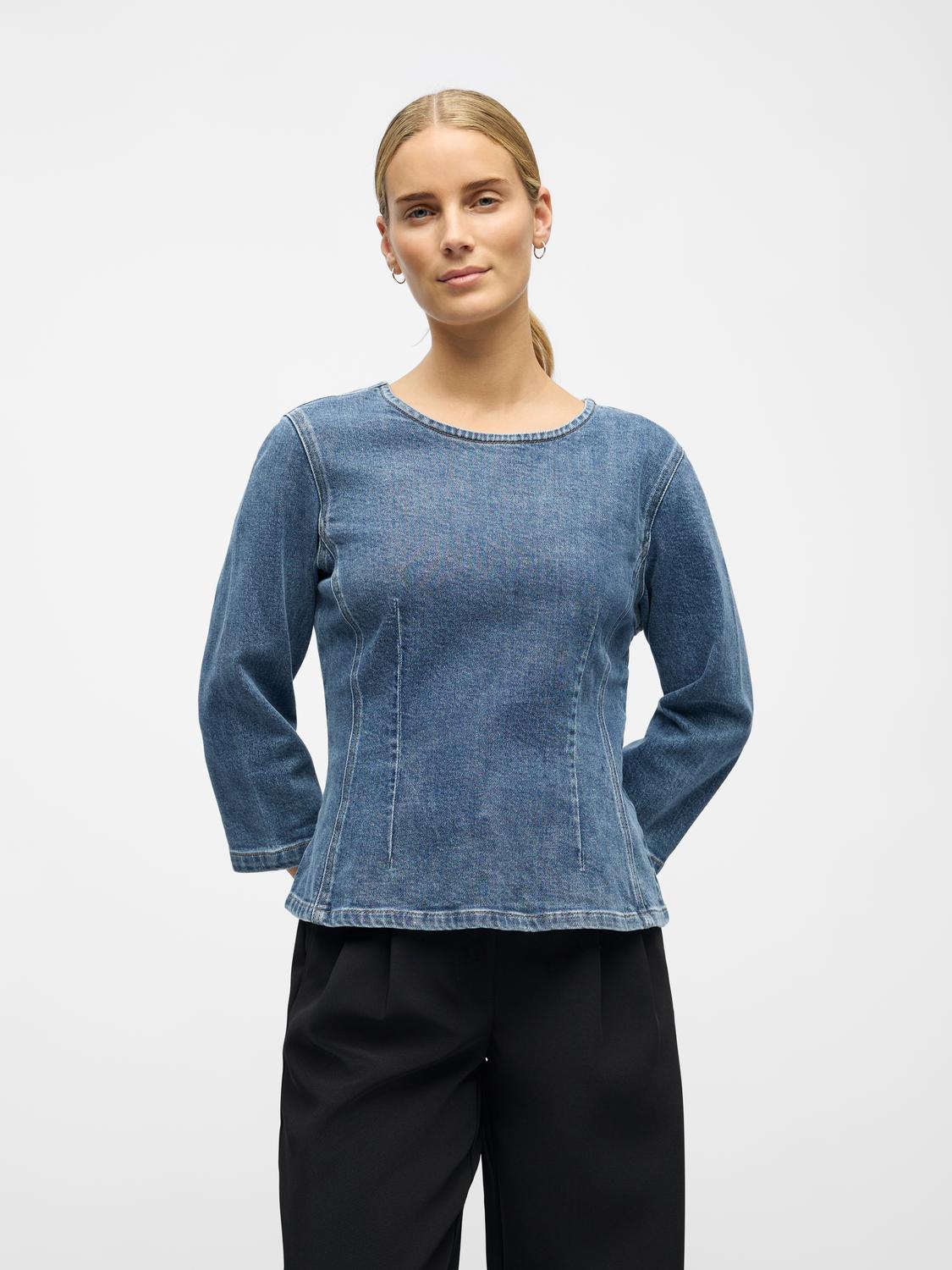 model_shot-front