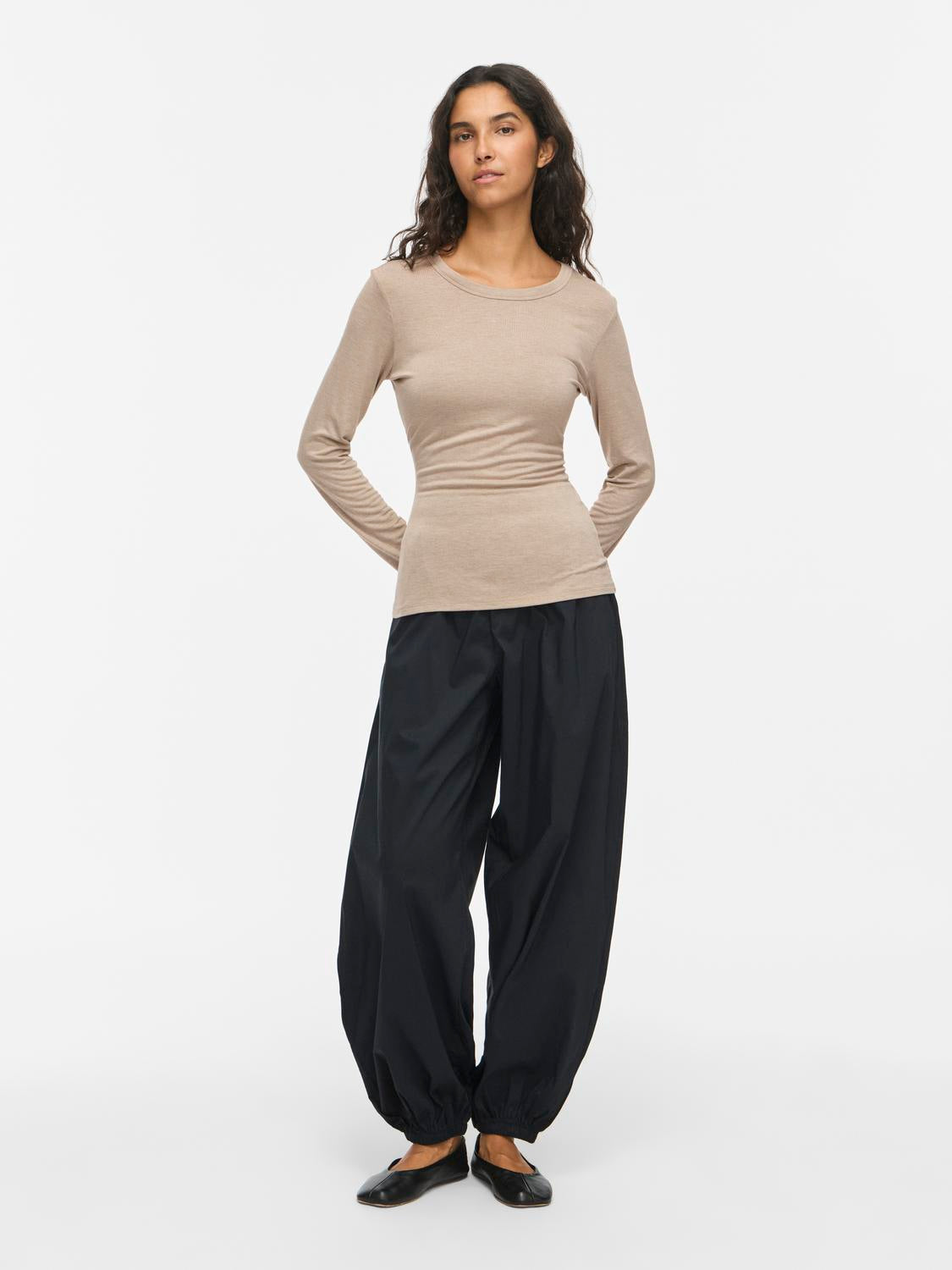 model_shot-front_full