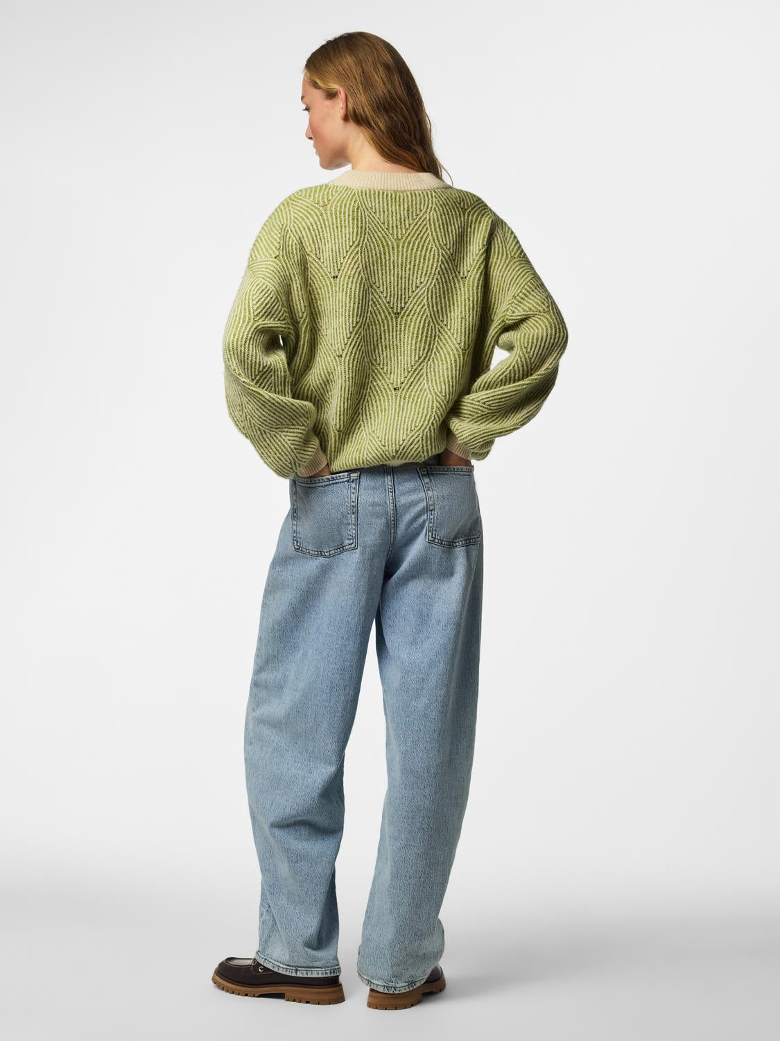 model_shot-back