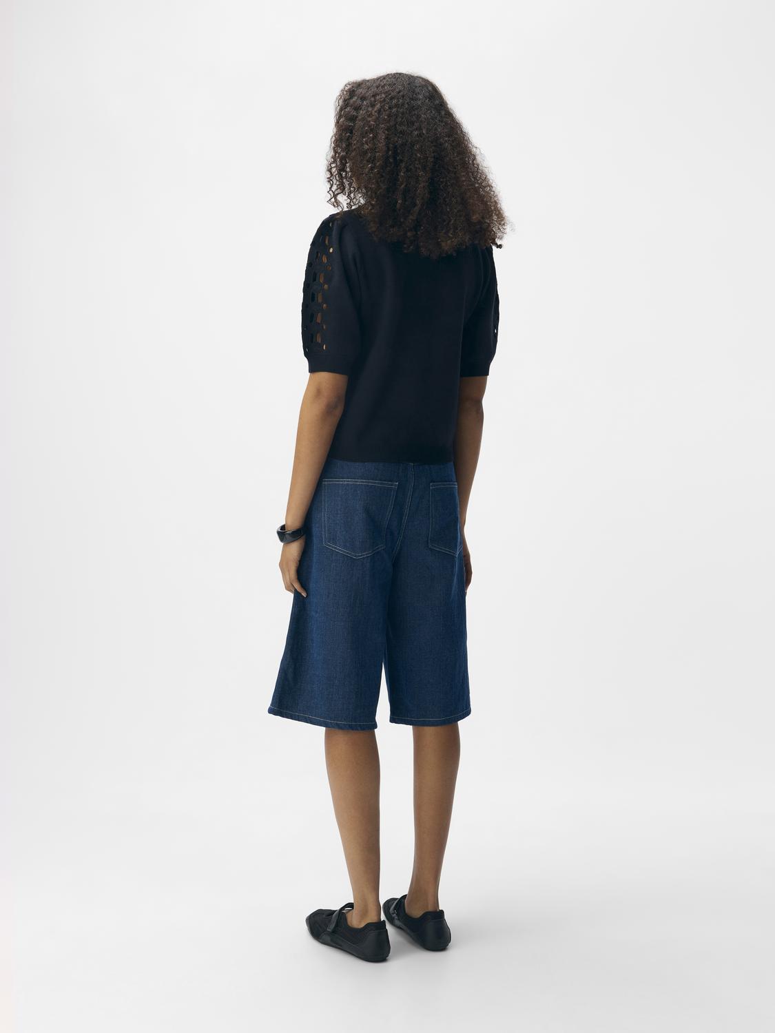 model_shot-back