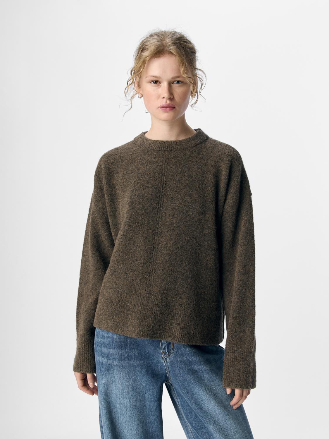 model_shot-front