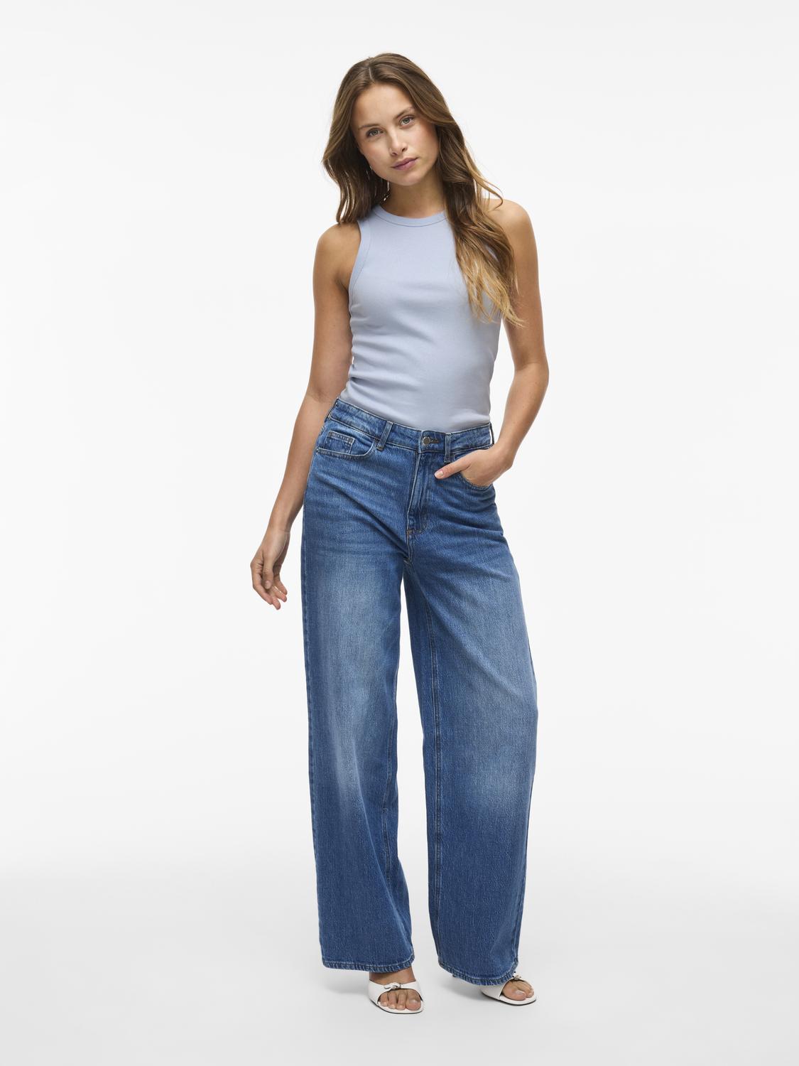model_shot-front_full
