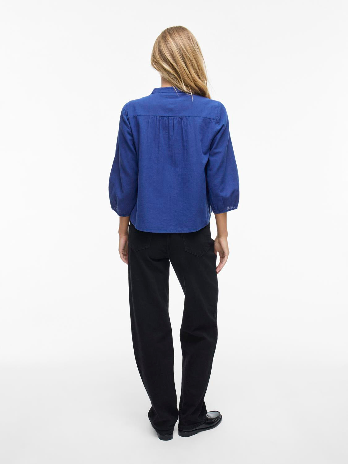 model_shot-back