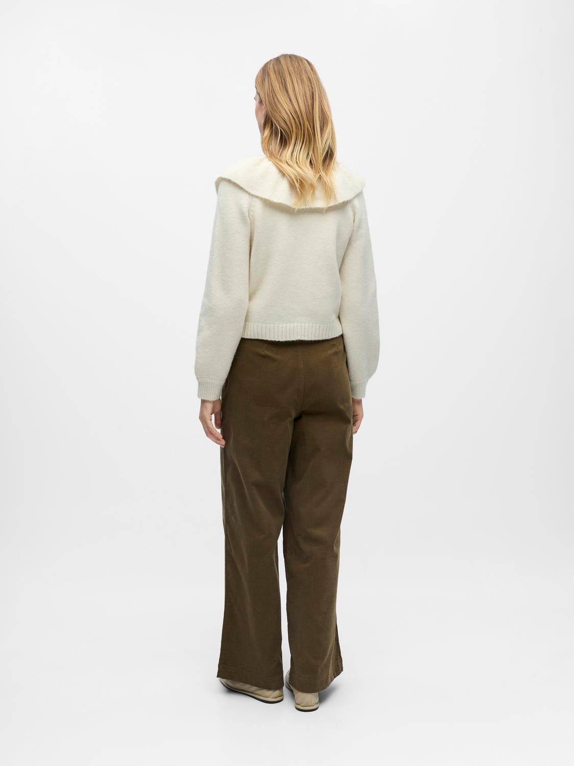 model_shot-back