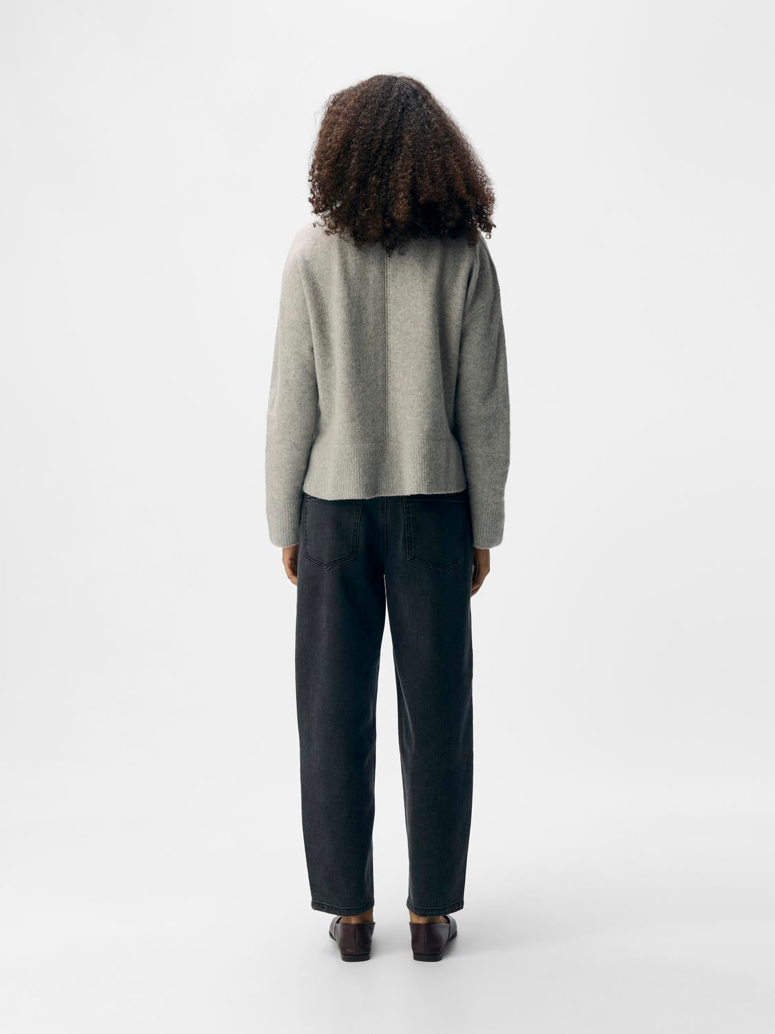 model_shot-back