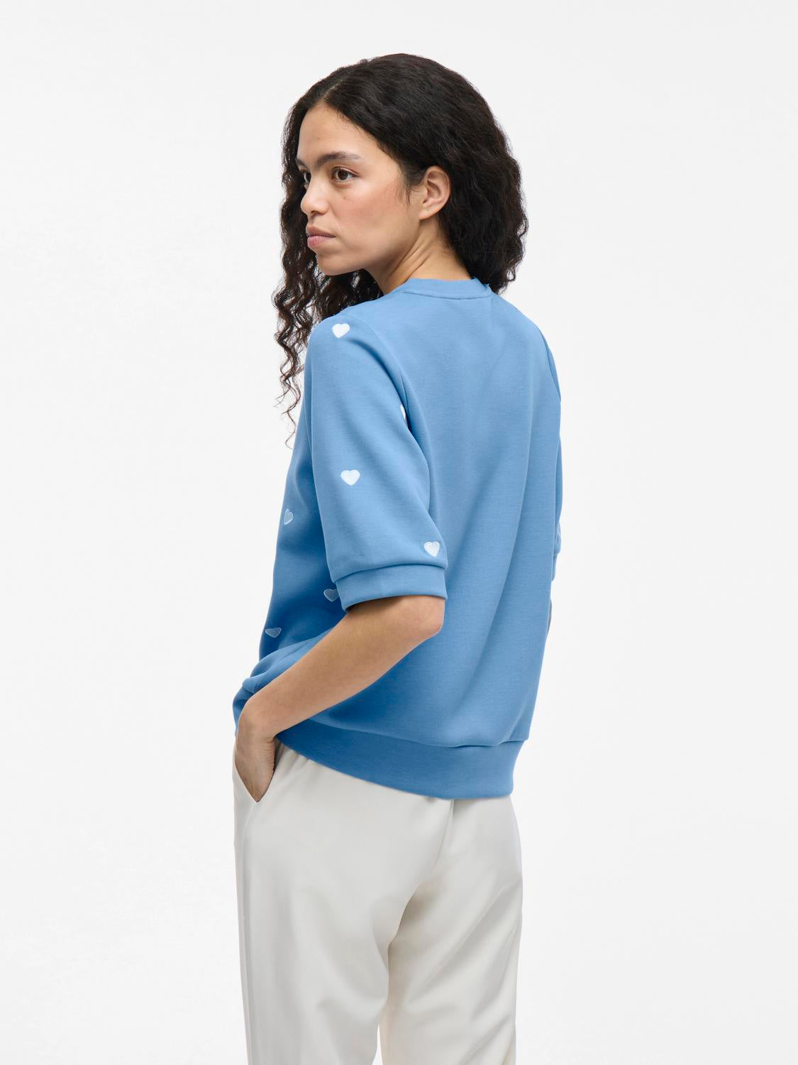 model_shot-back