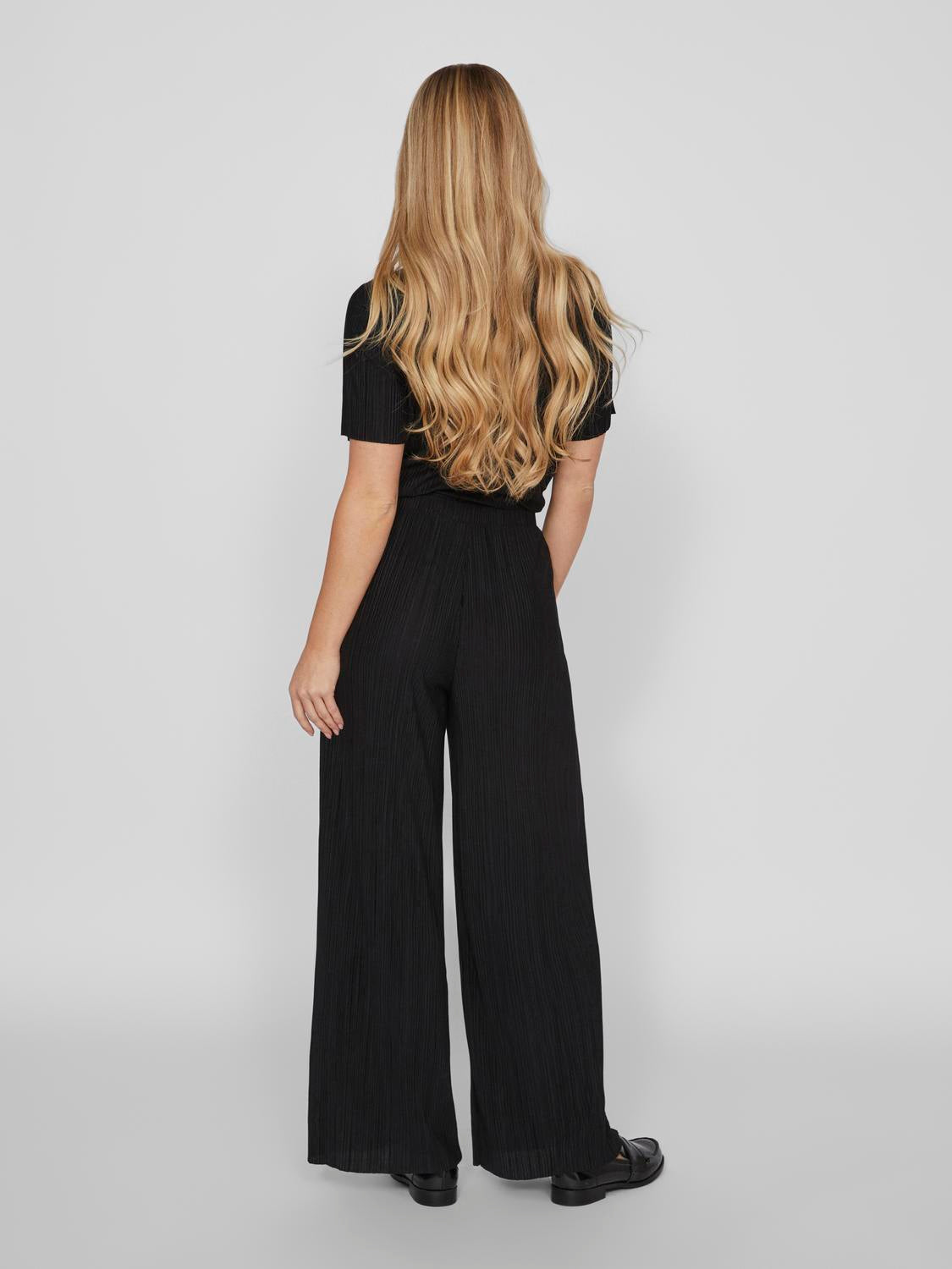 model_shot-back