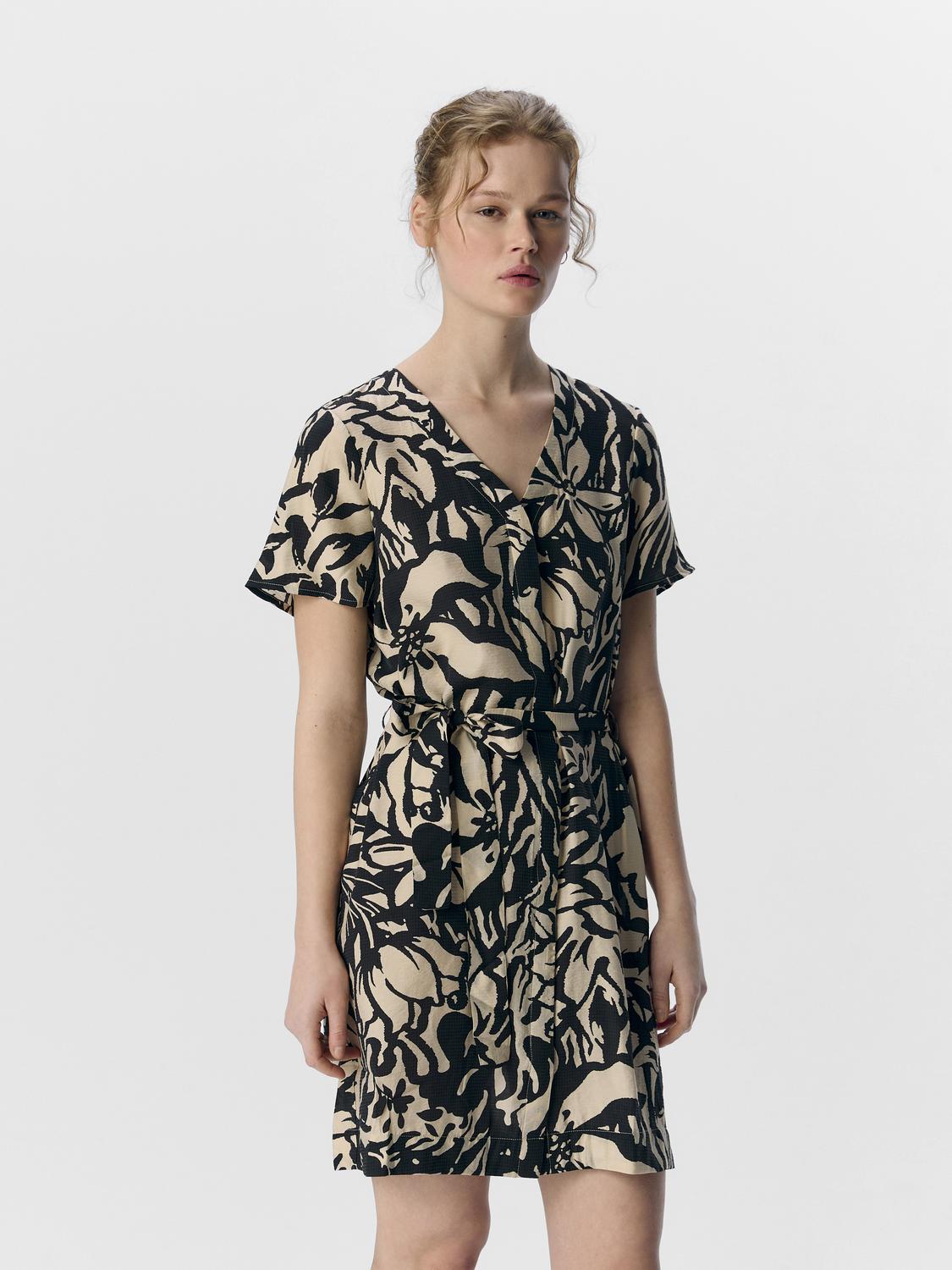 model_shot-front
