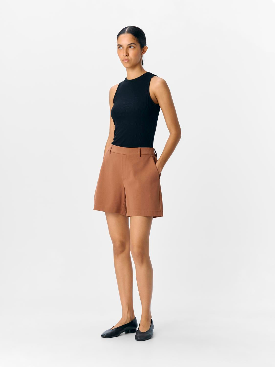 model_shot-front_full