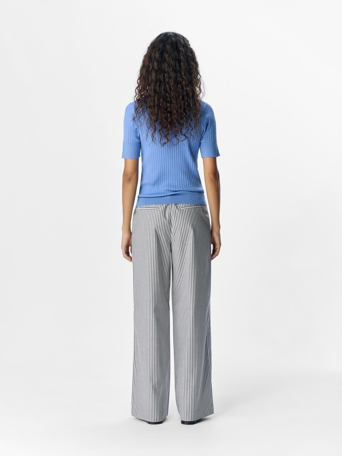 model_shot-back