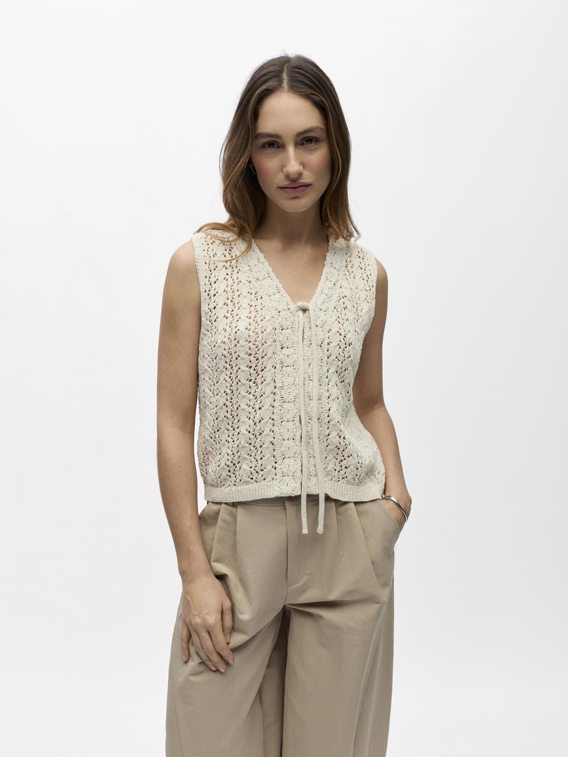 model_shot-front